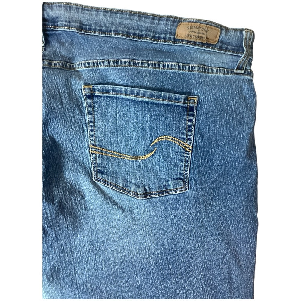 Levi's Signature Blue Modern Boot Cut Women's Jeans Plus Size 28W